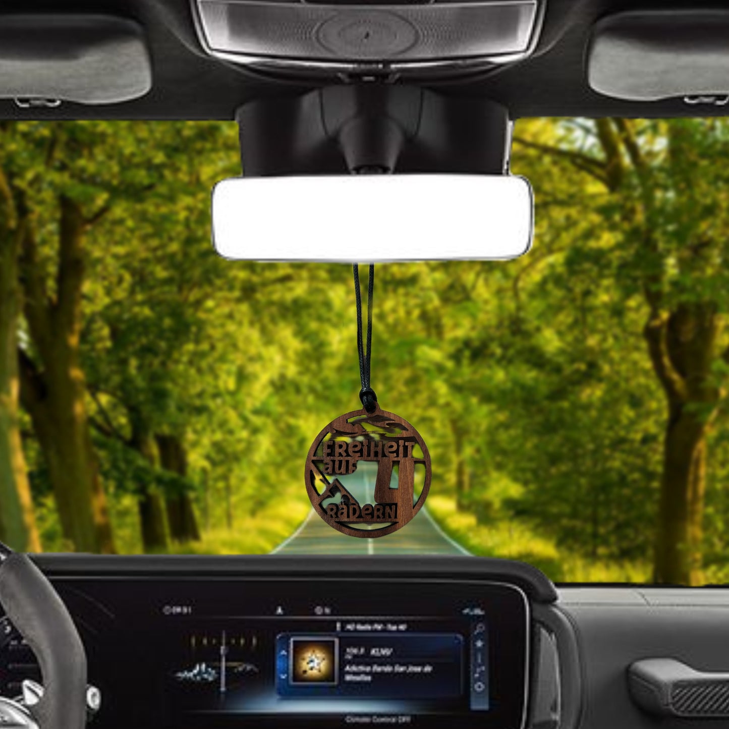 Spiegelanhänger aus Naturholz