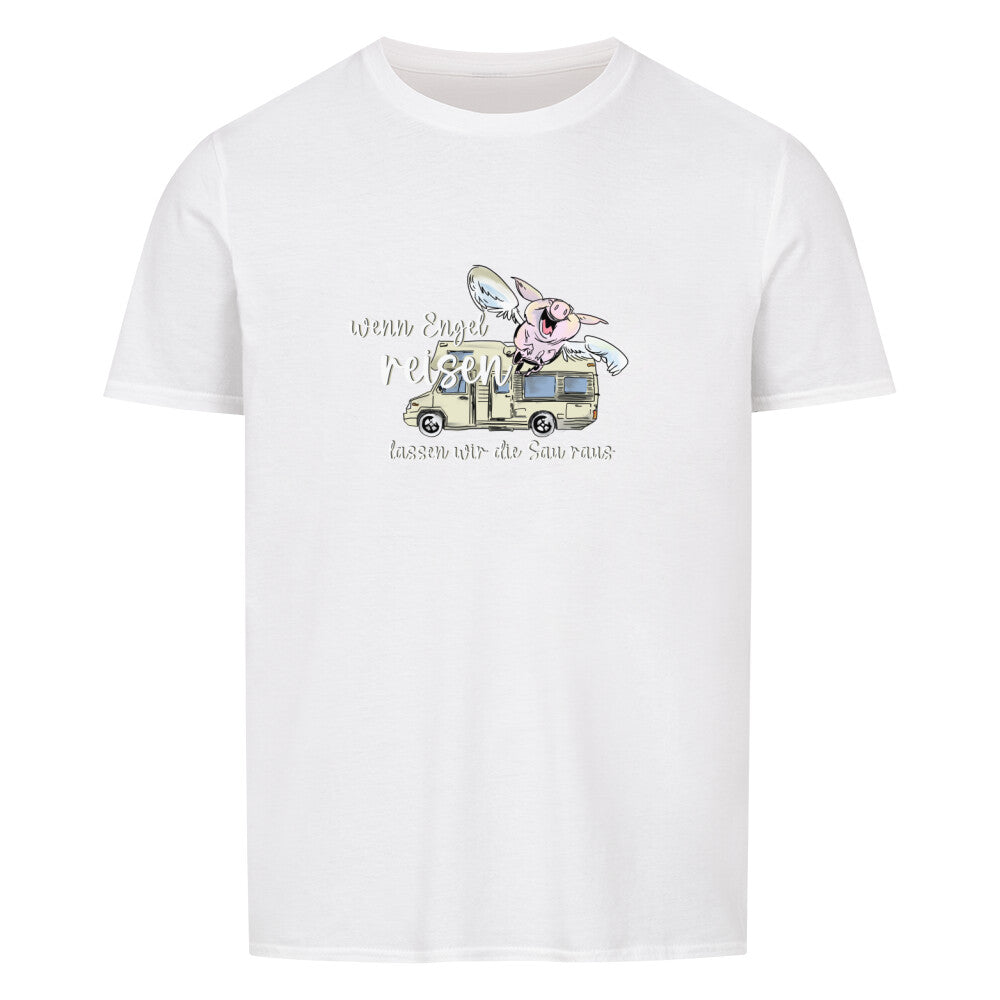 campingtshirt. Unser Motiv “Wenn Engel reisen, lassen wir die Sau raus” ist eine humorvolle Hommage an all die unvergesslichen Momente beim Camping und auf Reisen. Mit einem charmanten Design und einem augenzwinkernden Spruch lädt dieses Motiv dazu ein, die Alltagssorgen hinter sich zu lassen und das Leben in vollen Zügen zu genießen.