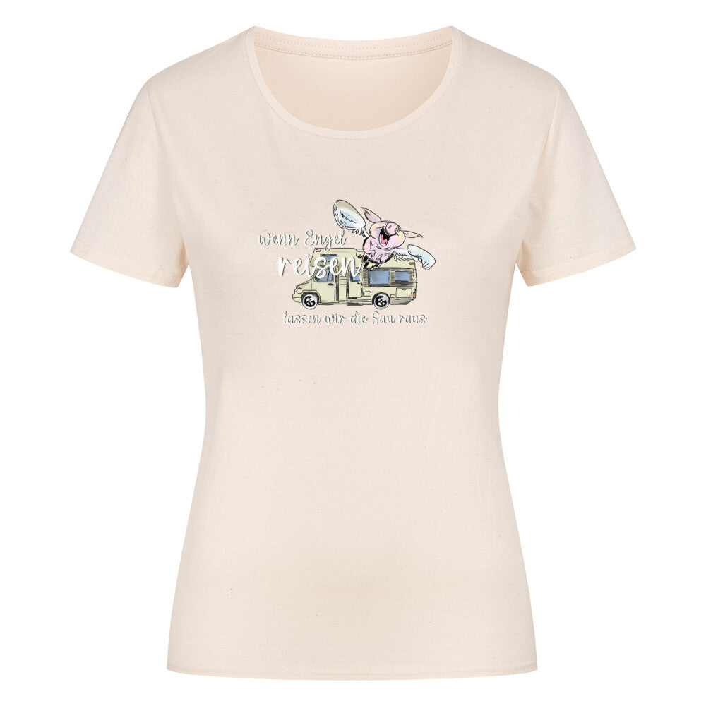 campingtshirt. Unser Motiv “Wenn Engel reisen, lassen wir die Sau raus” ist eine humorvolle Hommage an all die unvergesslichen Momente beim Camping und auf Reisen. Mit einem charmanten Design und einem augenzwinkernden Spruch lädt dieses Motiv dazu ein, die Alltagssorgen hinter sich zu lassen und das Leben in vollen Zügen zu genießen.