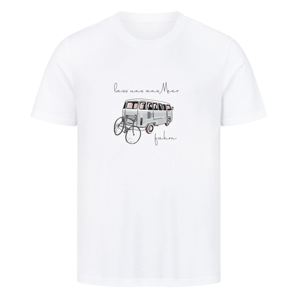 camping tshirt. Erwecke deine Sehnsucht nach Abenteuer mit unserem faszinierenden Motiv: "Lass uns ans Meer fahren". Dieses inspirierende Design lädt dich ein, auf eine Reise voller Freiheit und Entdeckungen zu gehen. Spüre die salzige Meeresbrise, höre das Rauschen der Wellen und erlebe die unendlichen Möglichkeiten, die das Meer zu bieten hat. Hol dir jetzt dieses einzigartige Motiv und lass dich von seiner ungebremsten Freiheit und seinem unendlichen Entdeckungsgeist inspirieren.